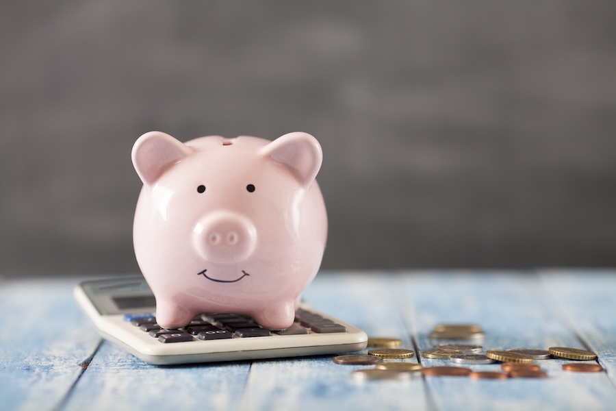 piggy bank and calculator to visit dentist with no dental insurance